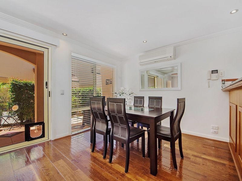 33 John Lund Drive, Hope Island QLD 4212