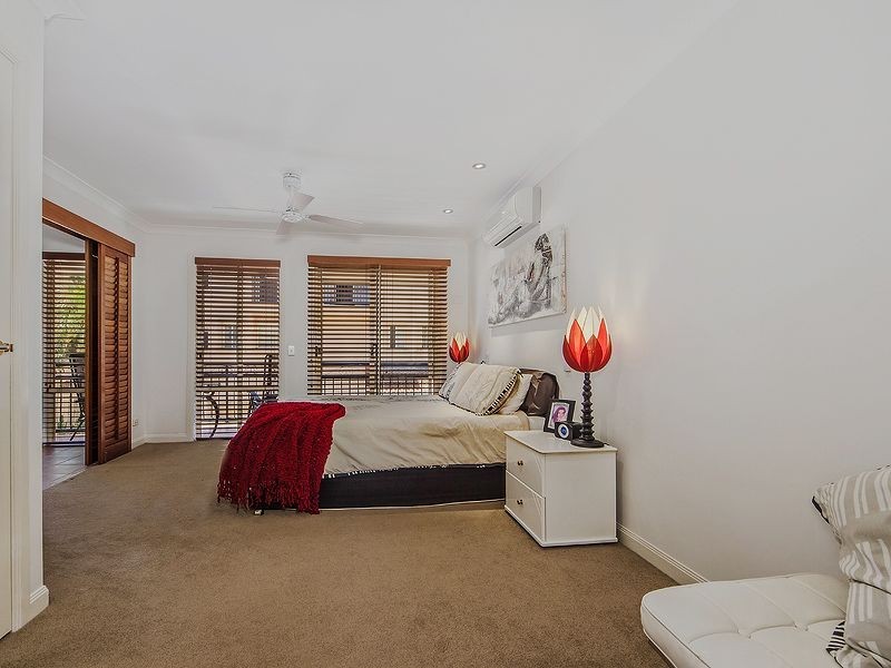 33 John Lund Drive, Hope Island QLD 4212