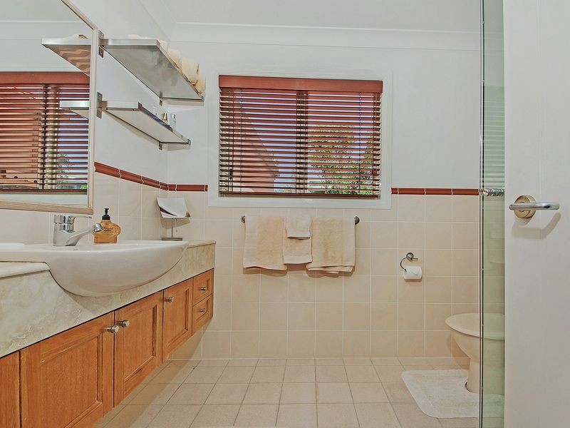 33 John Lund Drive, Hope Island QLD 4212