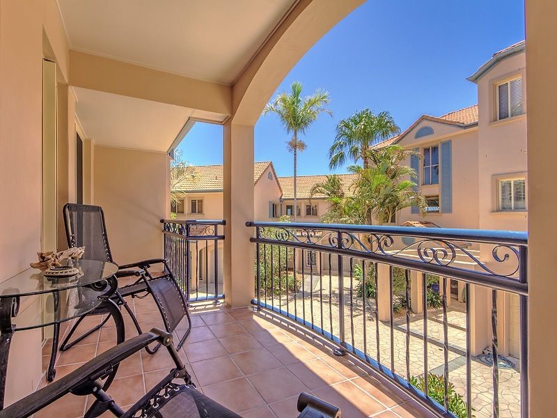 33 John Lund Drive, Hope Island QLD 4212