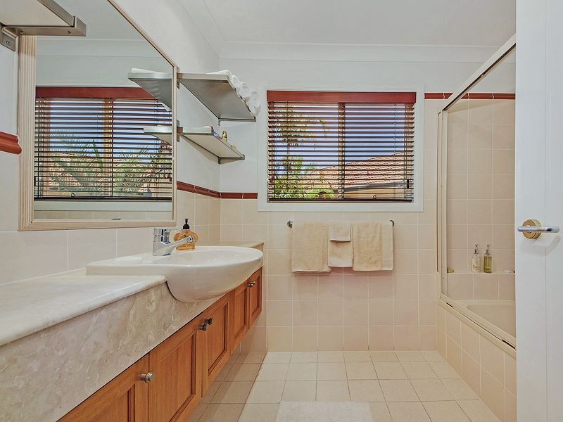 33 John Lund Drive, Hope Island QLD 4212