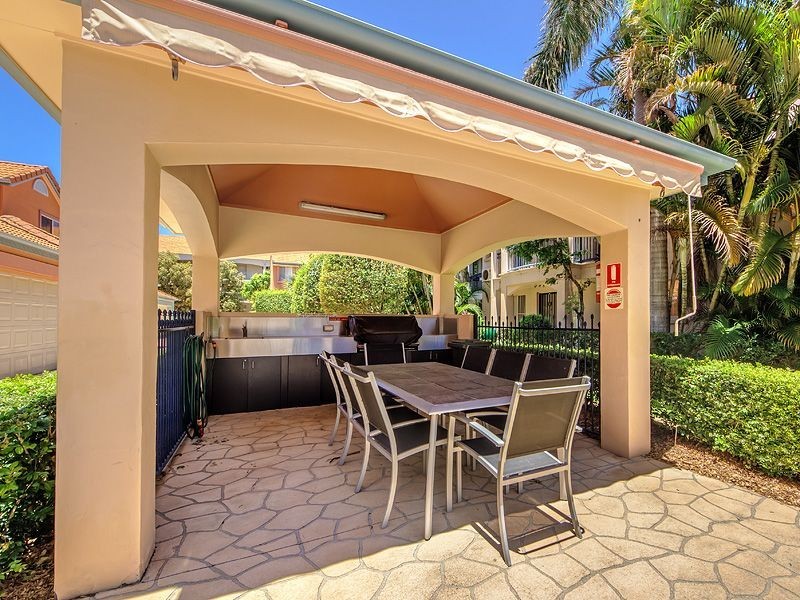 33 John Lund Drive, Hope Island QLD 4212