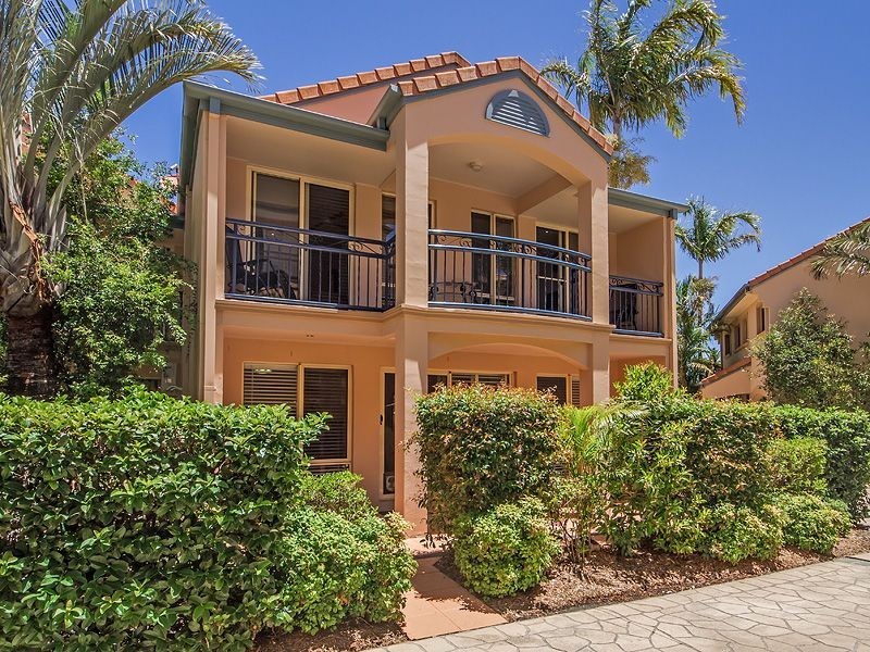 33 John Lund Drive, Hope Island QLD 4212