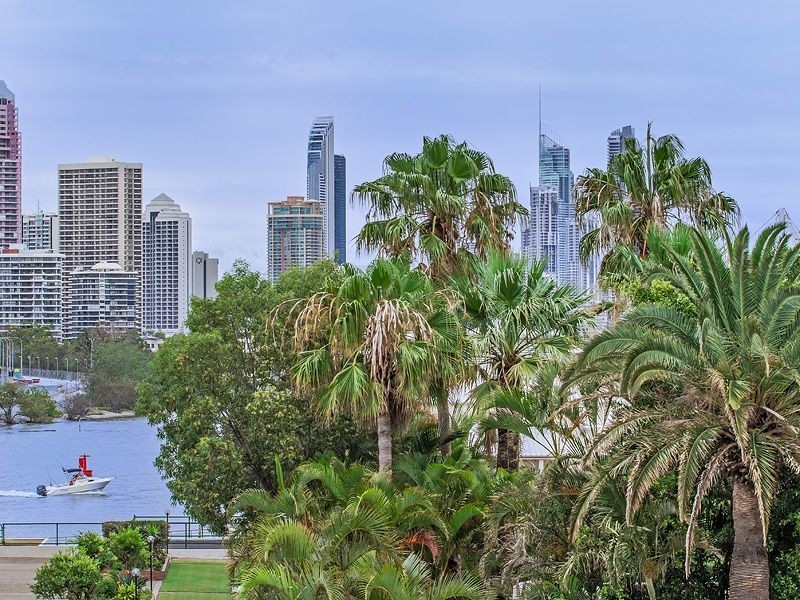 601/4 Como crescent, Southport QLD 4215