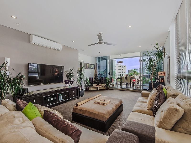 601/4 Como crescent, Southport QLD 4215