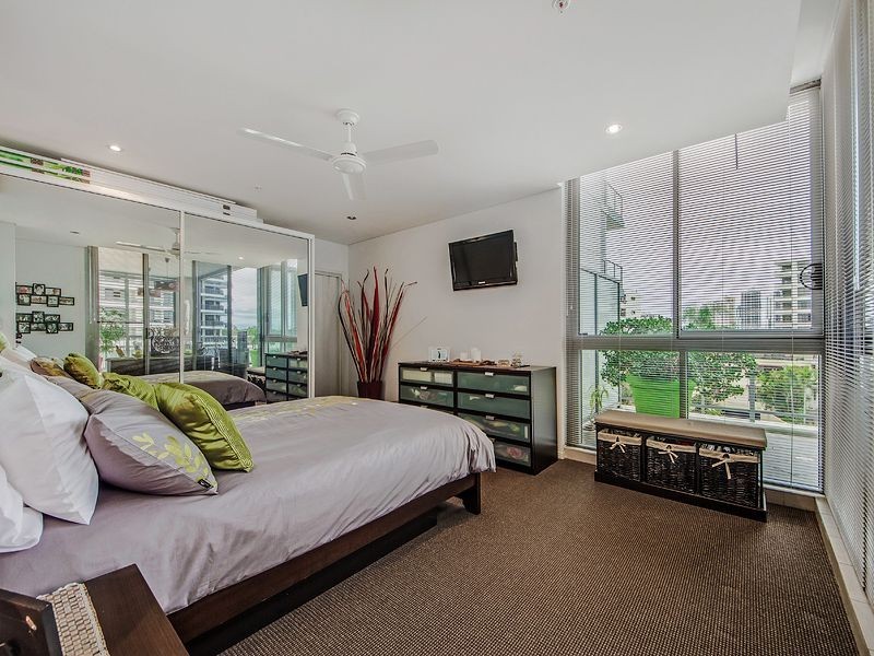 601/4 Como crescent, Southport QLD 4215