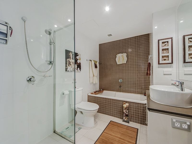 601/4 Como crescent, Southport QLD 4215