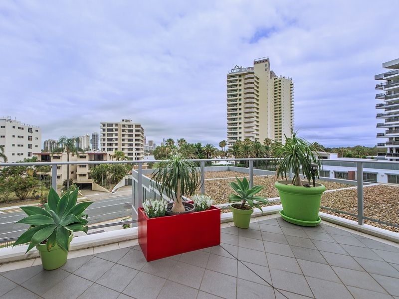 601/4 Como crescent, Southport QLD 4215