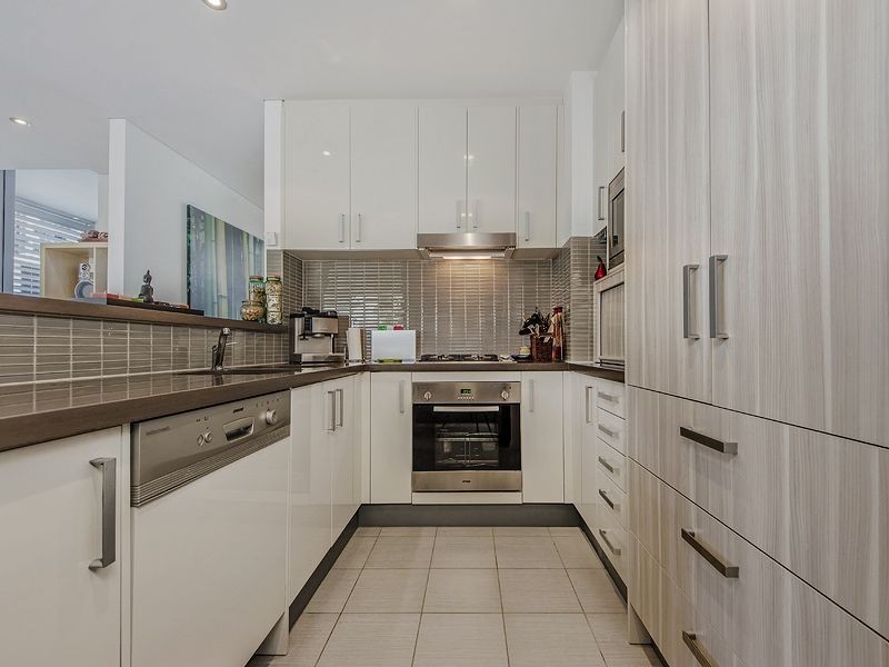 601/4 Como crescent, Southport QLD 4215