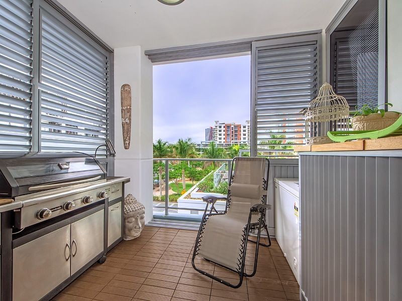 601/4 Como crescent, Southport QLD 4215