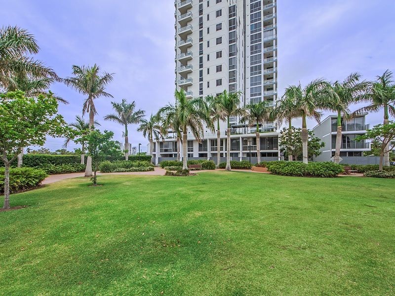 601/4 Como crescent, Southport QLD 4215