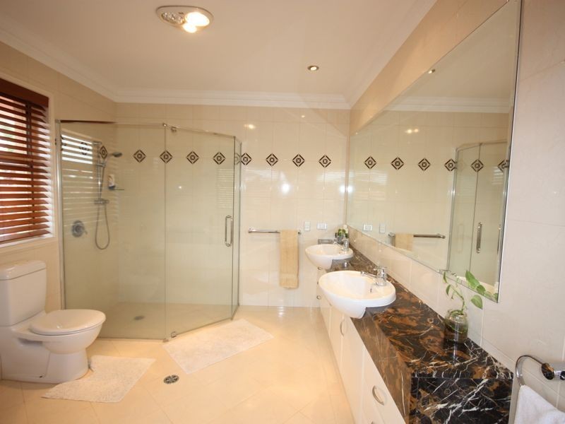 Hope Island QLD 4212