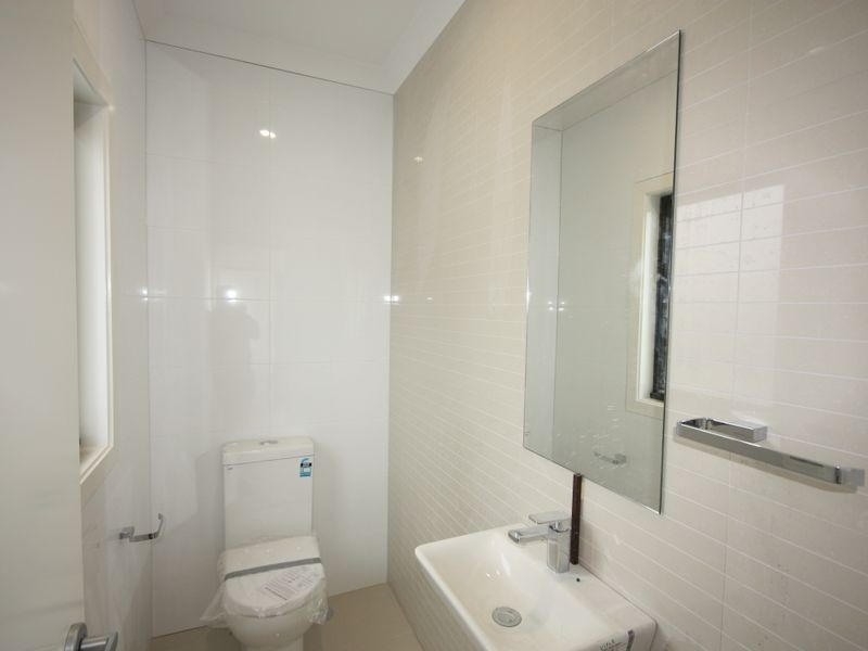 Hope Island QLD 4212