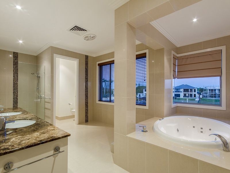 2302 Belmont Ct, Hope Island QLD 4212