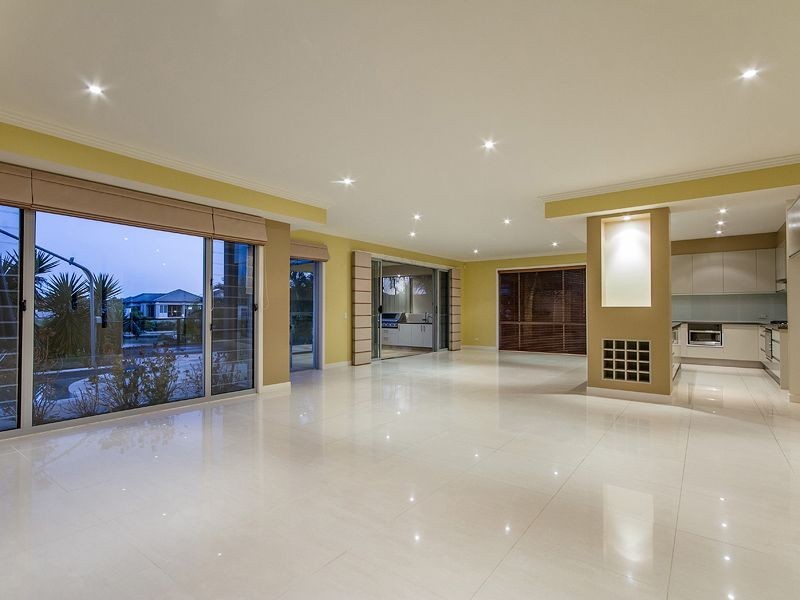 2302 Belmont Ct, Hope Island QLD 4212