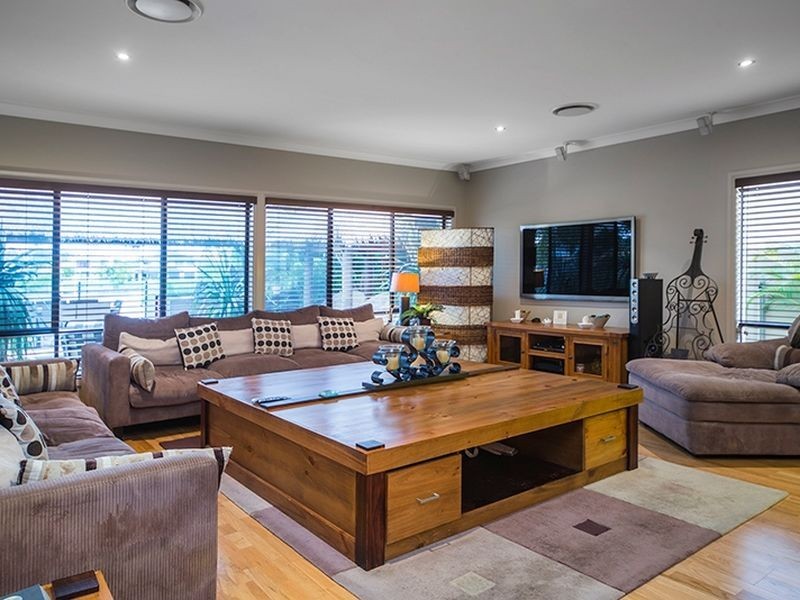 90 The Peninsula, Helensvale QLD 4212