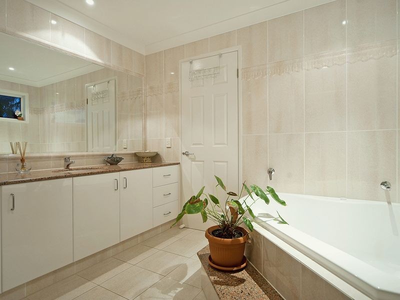 1622 Riverdale Drive, Hope Island QLD 4212