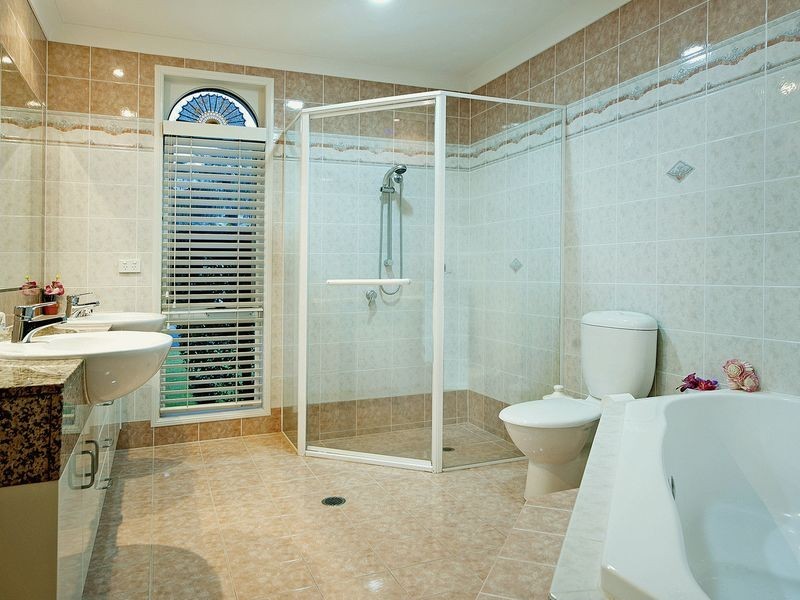 1622 Riverdale Drive, Hope Island QLD 4212