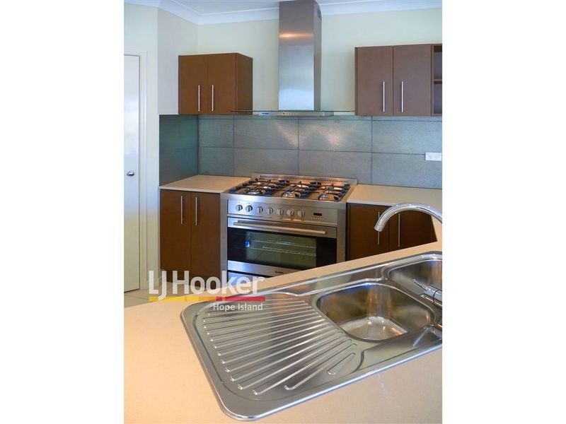 27 Rhodium Crescent, Hope Island QLD 4212