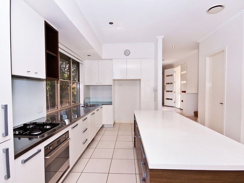 6107 The Lakes Drive, Hope Island QLD 4212