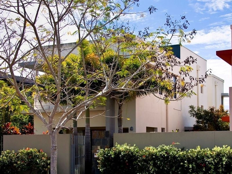 6107 The Lakes Drive, Hope Island QLD 4212