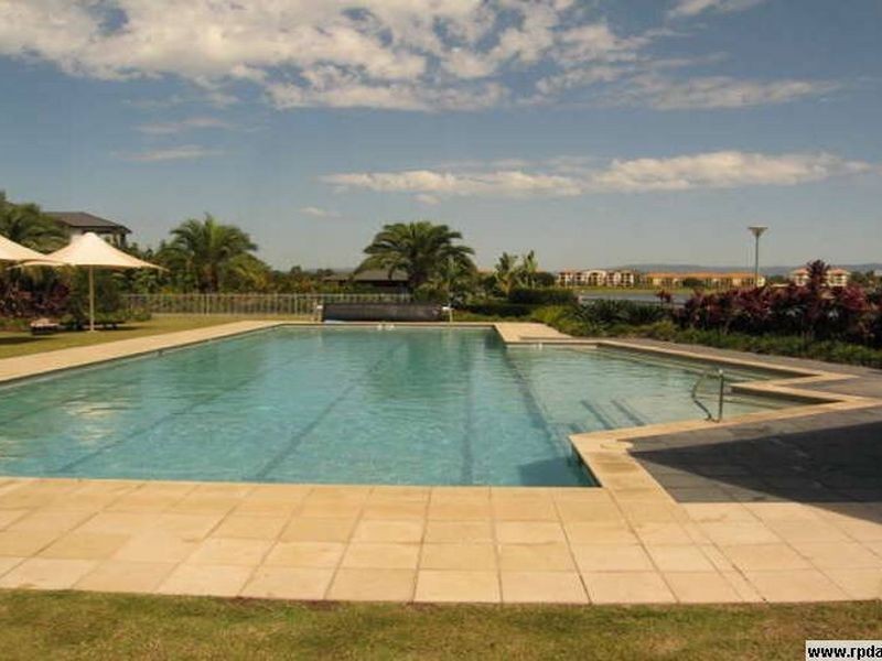 6107 The Lakes Drive, Hope Island QLD 4212