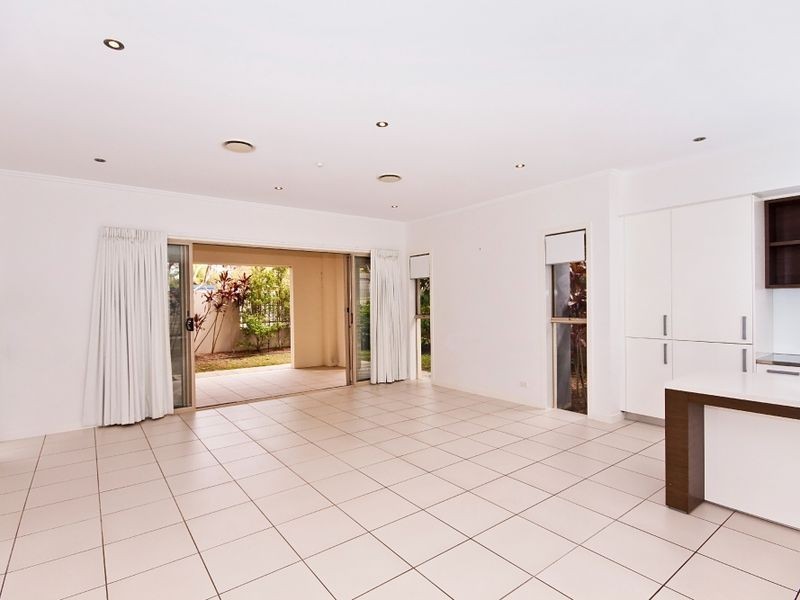 6107 The Lakes Drive, Hope Island QLD 4212