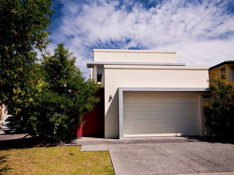 6107 The Lakes Drive, Hope Island QLD 4212