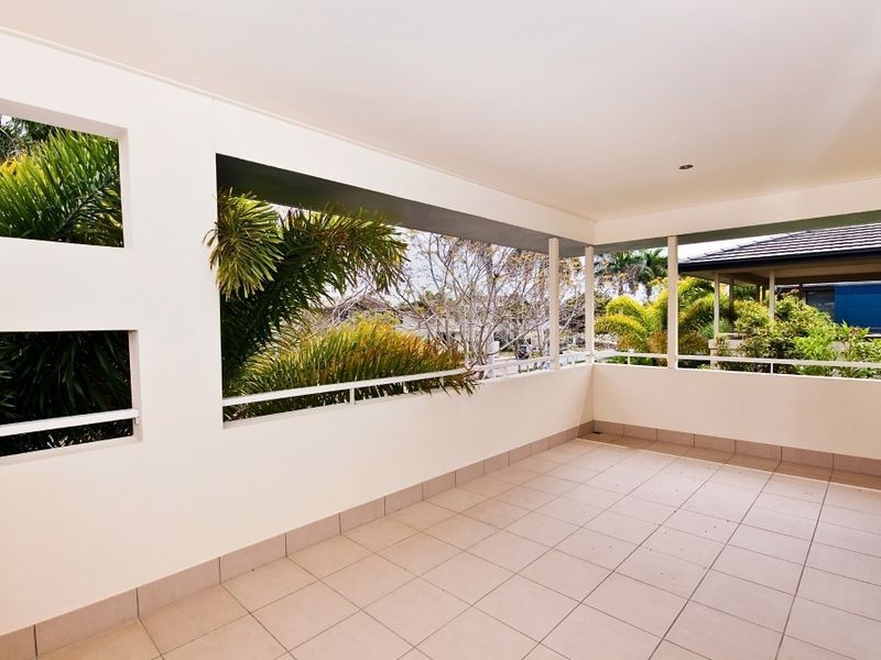 6107 The Lakes Drive, Hope Island QLD 4212