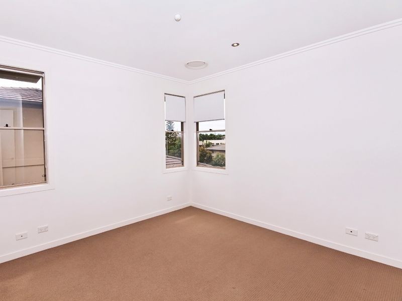 6107 The Lakes Drive, Hope Island QLD 4212