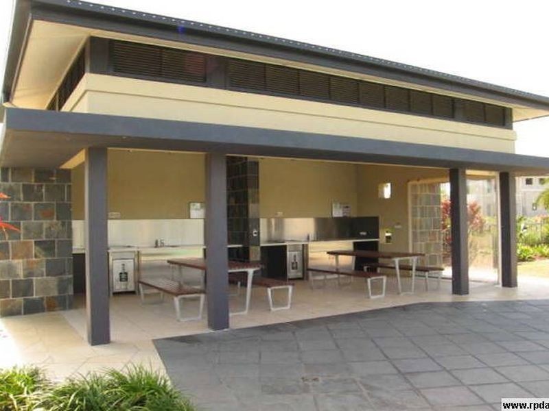 6107 The Lakes Drive, Hope Island QLD 4212