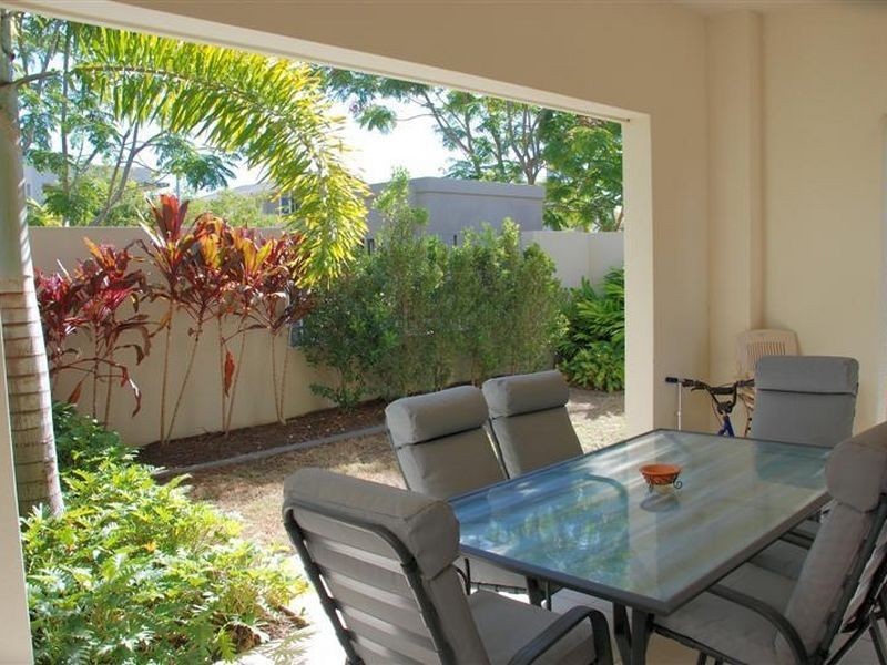 6107 The Lakes Drive, Hope Island QLD 4212