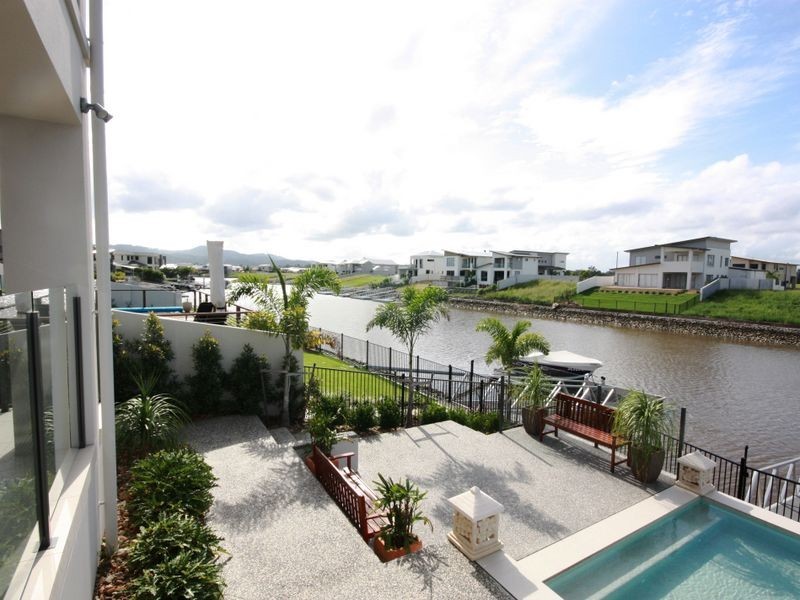 Hope Island QLD 4212