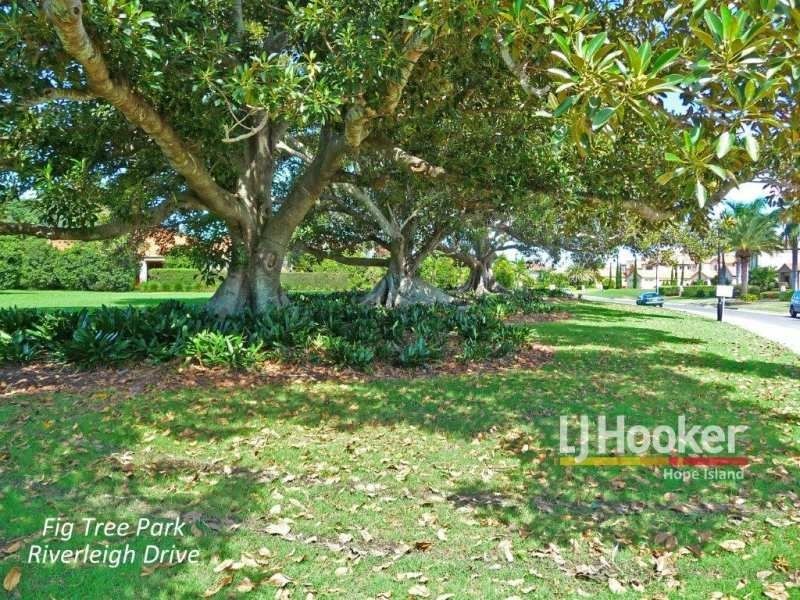 3158 Riverleigh Drive, Hope Island QLD 4212