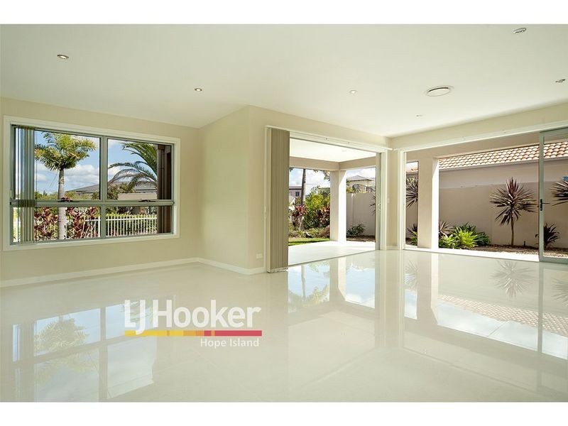 2804 Gracemere Cct E, Hope Island QLD 4212