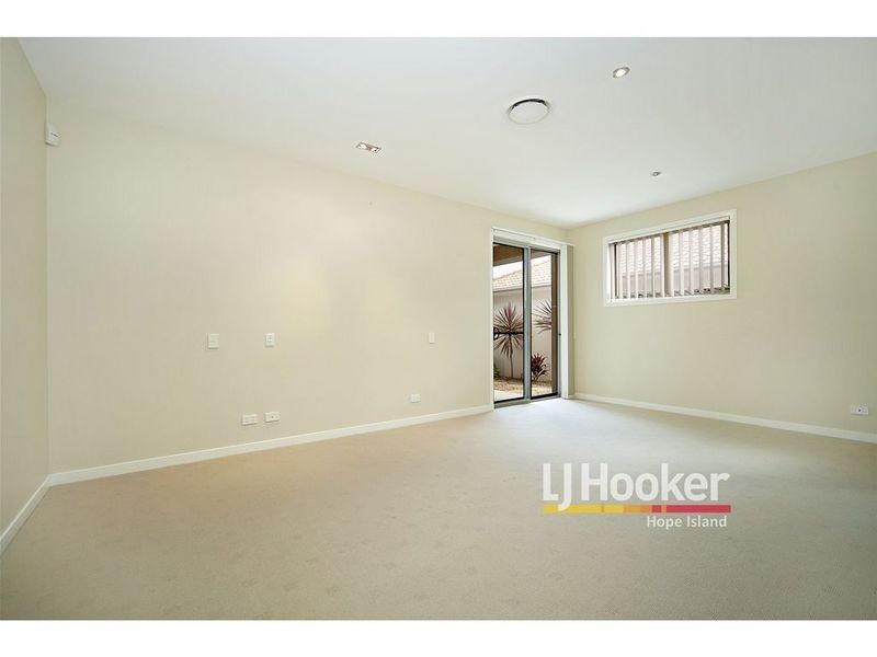 2804 Gracemere Cct E, Hope Island QLD 4212