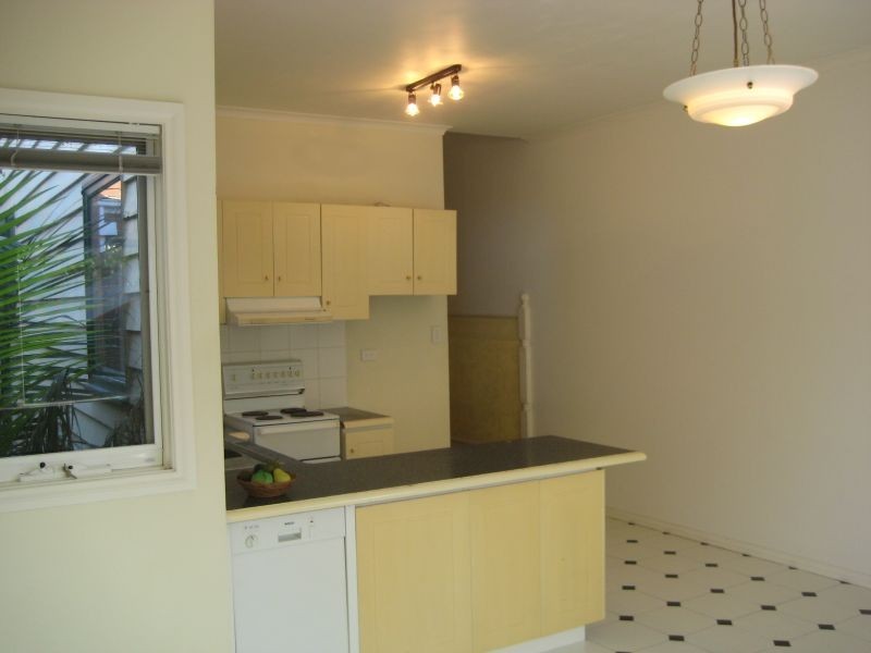 105 Eastwood Street, Kensington VIC 3031