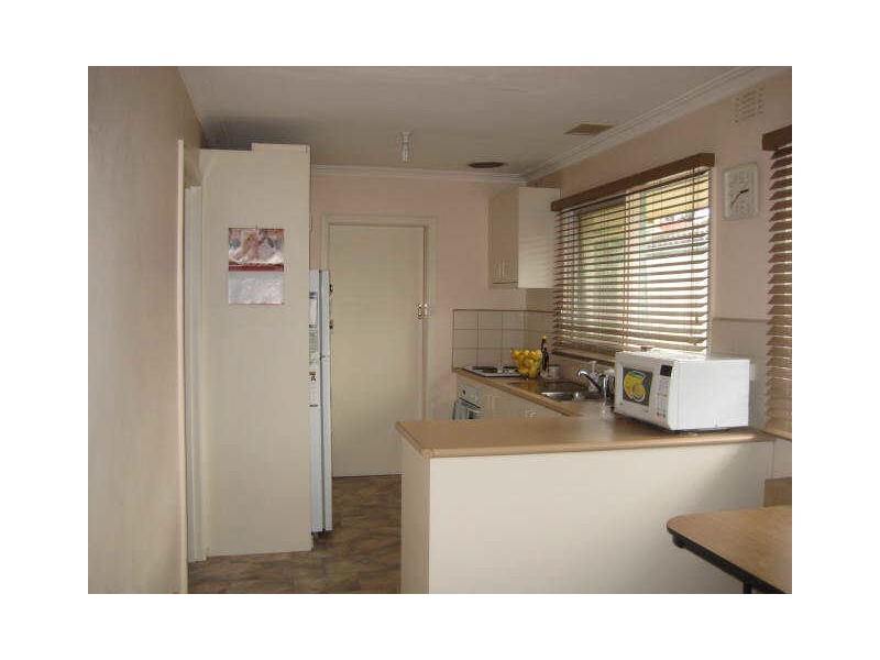 1/3 Paul Avenue, Wantirna South VIC 3152