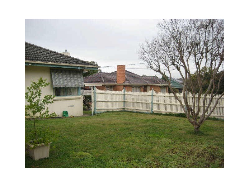 1/3 Paul Avenue, Wantirna South VIC 3152