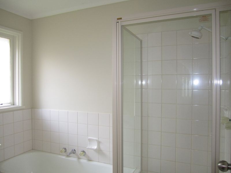 27 Kingloch Parade, Wantirna VIC 3152