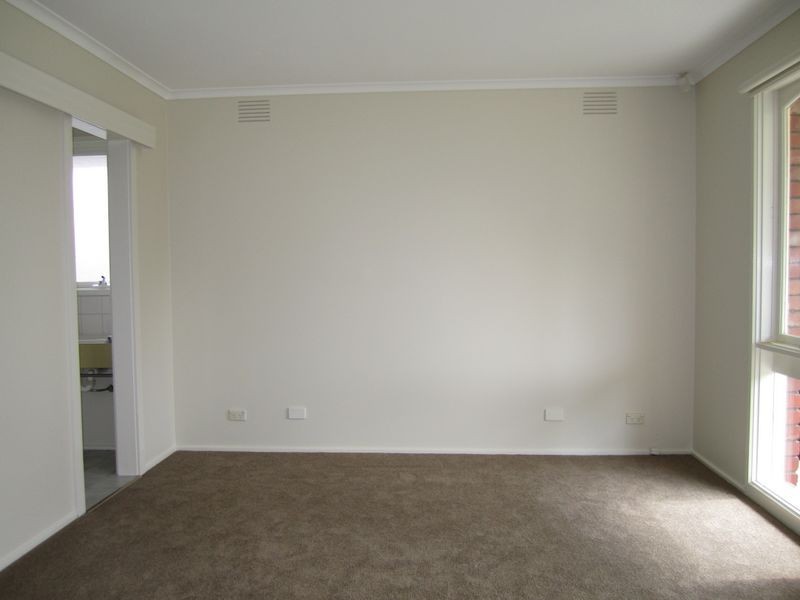 27 Kingloch Parade, Wantirna VIC 3152