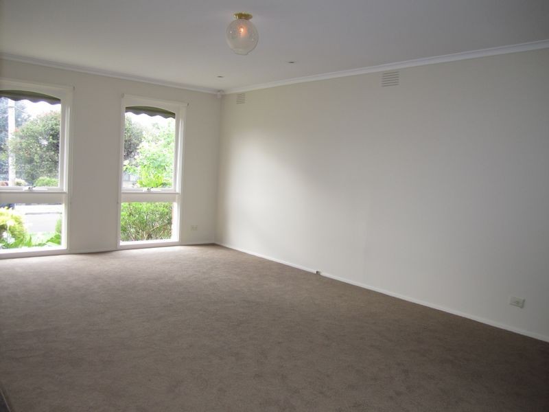 27 Kingloch Parade, Wantirna VIC 3152