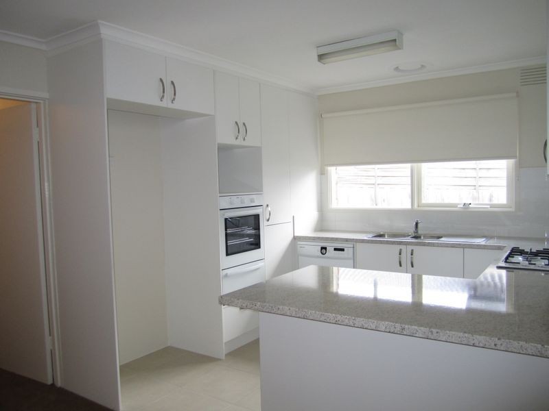 27 Kingloch Parade, Wantirna VIC 3152