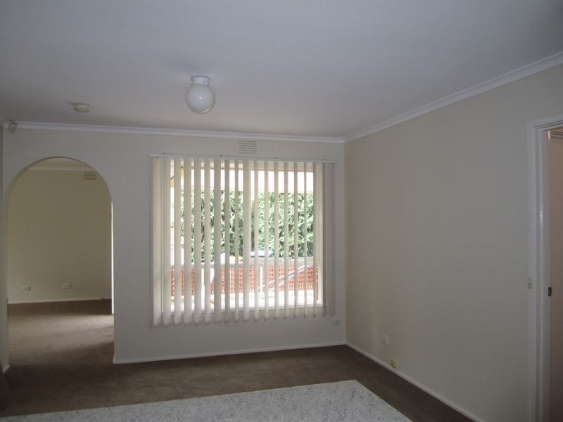 27 Kingloch Parade, Wantirna VIC 3152