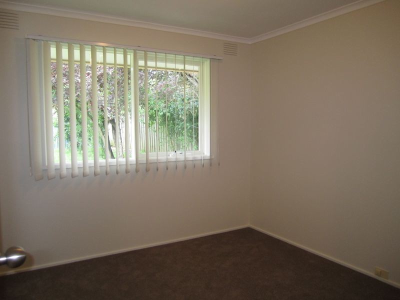 27 Kingloch Parade, Wantirna VIC 3152