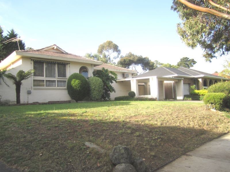 11 Chartwell Drive, Wantirna VIC 3152