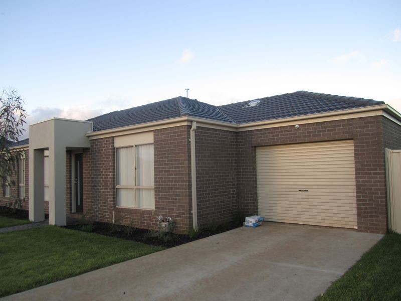 1-24/3 Austin Place, Melton South VIC 3338