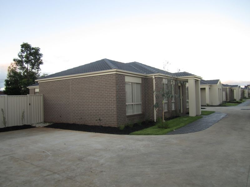1-24/3 Austin Place, Melton South VIC 3338