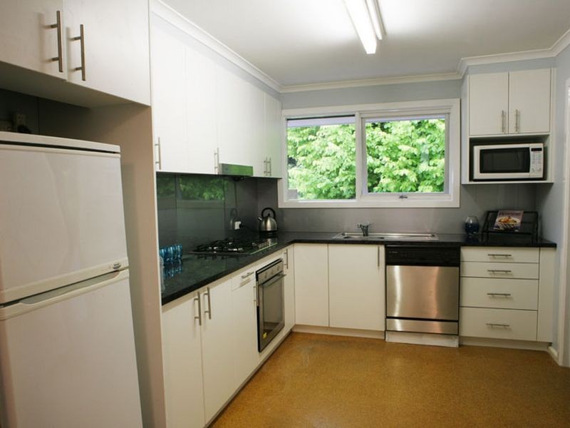 27 Selkirk Avenue, Wantirna VIC 3152