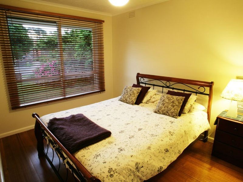 27 Selkirk Avenue, Wantirna VIC 3152